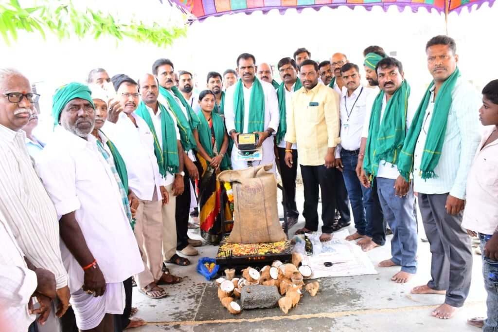 వరి ధాన్యం కొనుగోలు కేంద్రాలను ప్రారంభించిన ఎమ్మెల్యే whatsapp image 2026 04 27 at 4.49.00 pm