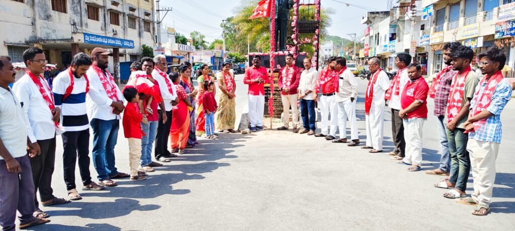 చికాగో అమరుల త్యాగాలను పరిహాసం చేస్తున్న కేంద్రం: సిపిఐ whatsapp image 2026 05 01 at 3.29.13 pm
